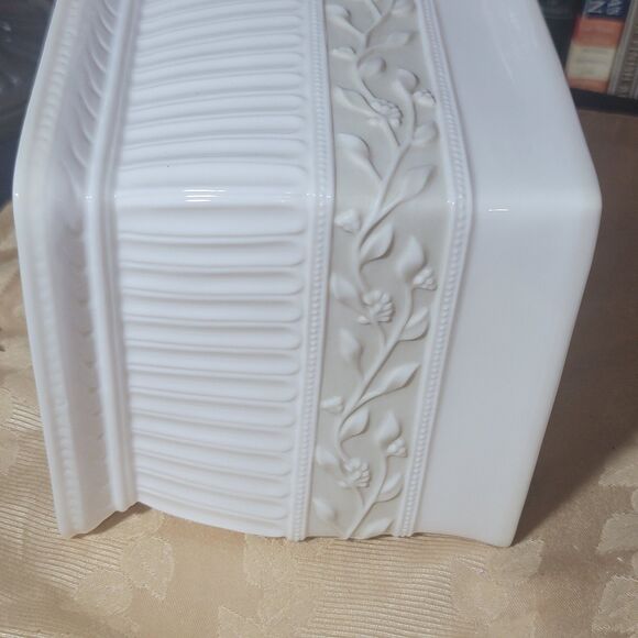Croscill Classic Bathroom Set Antique Ivory Ceramic Tissue Box Cover w Cup MINT! - Picture 4 of 16